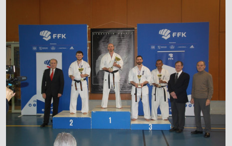 club de karate 37110